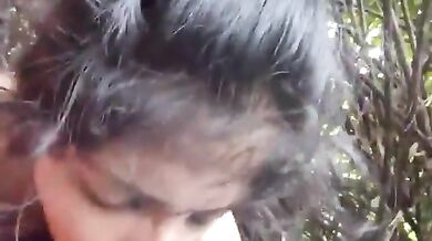 Indian lover girl sucking cock roadside bush
